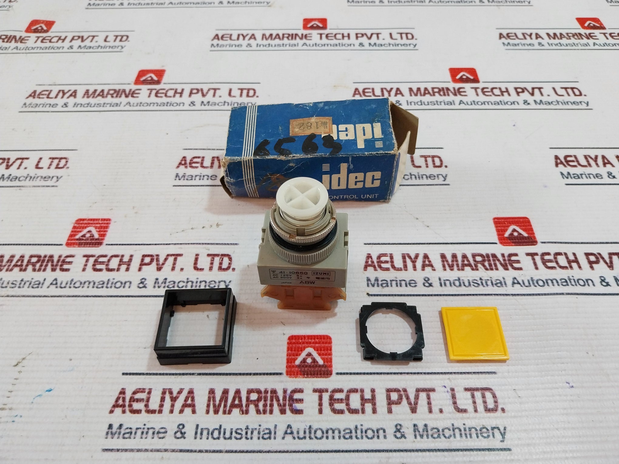Idec 41-10650 Pushbutton Control Unit 300Vac 5A