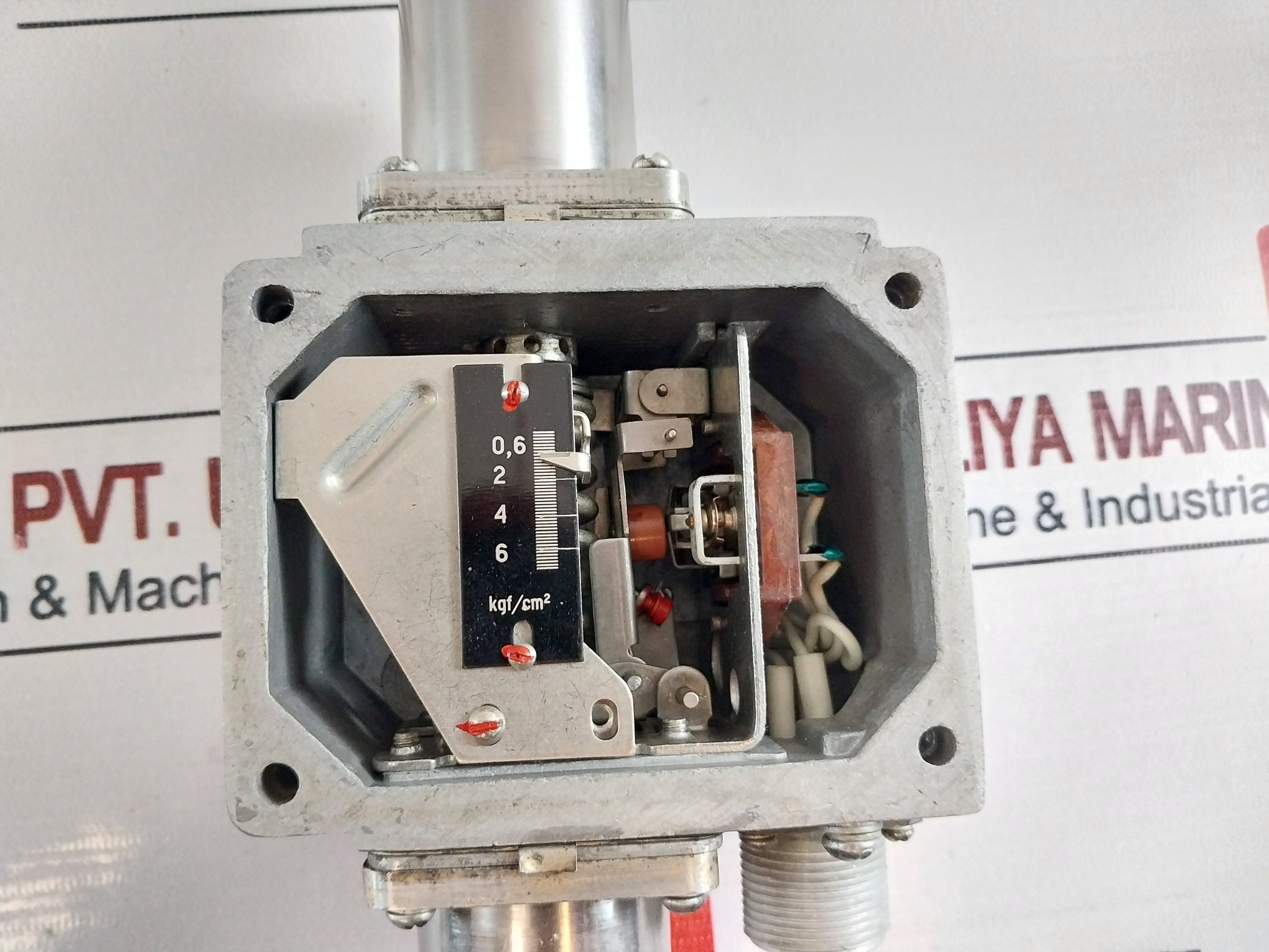 ???-1-??5-03? 0,6...6 Kgf/Cm2 Pressure Difference Relay Sensor