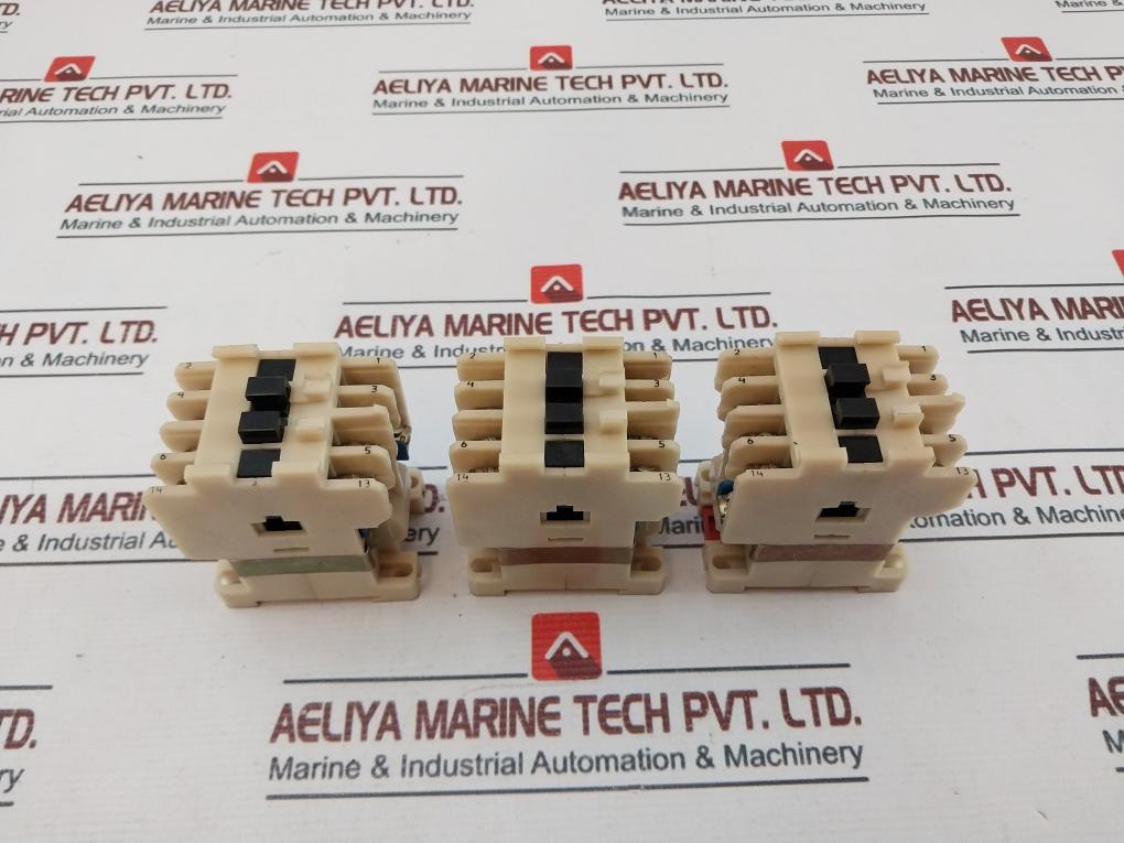 Пм12-010100 Ухл 4б Contactor 220V 50Hz