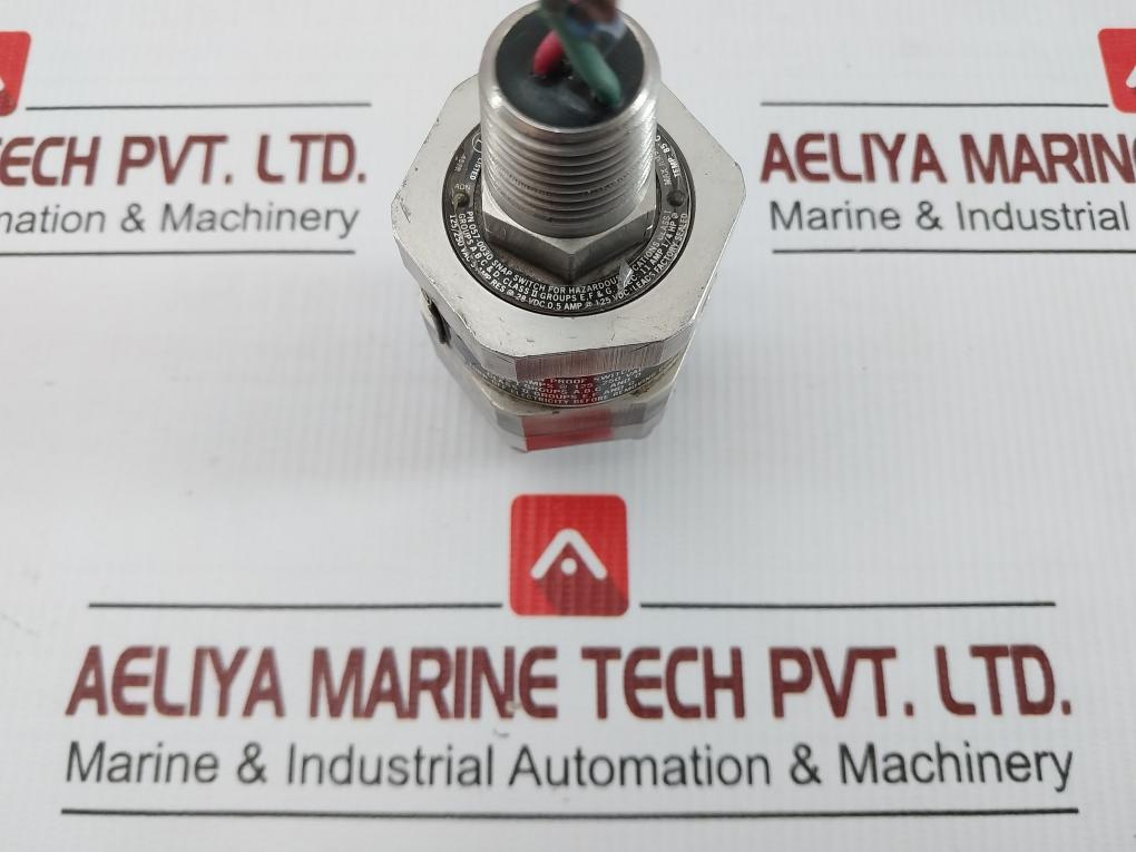130P44C6 B 1000 Psig Adjustable Pressure Switch Brand Itt