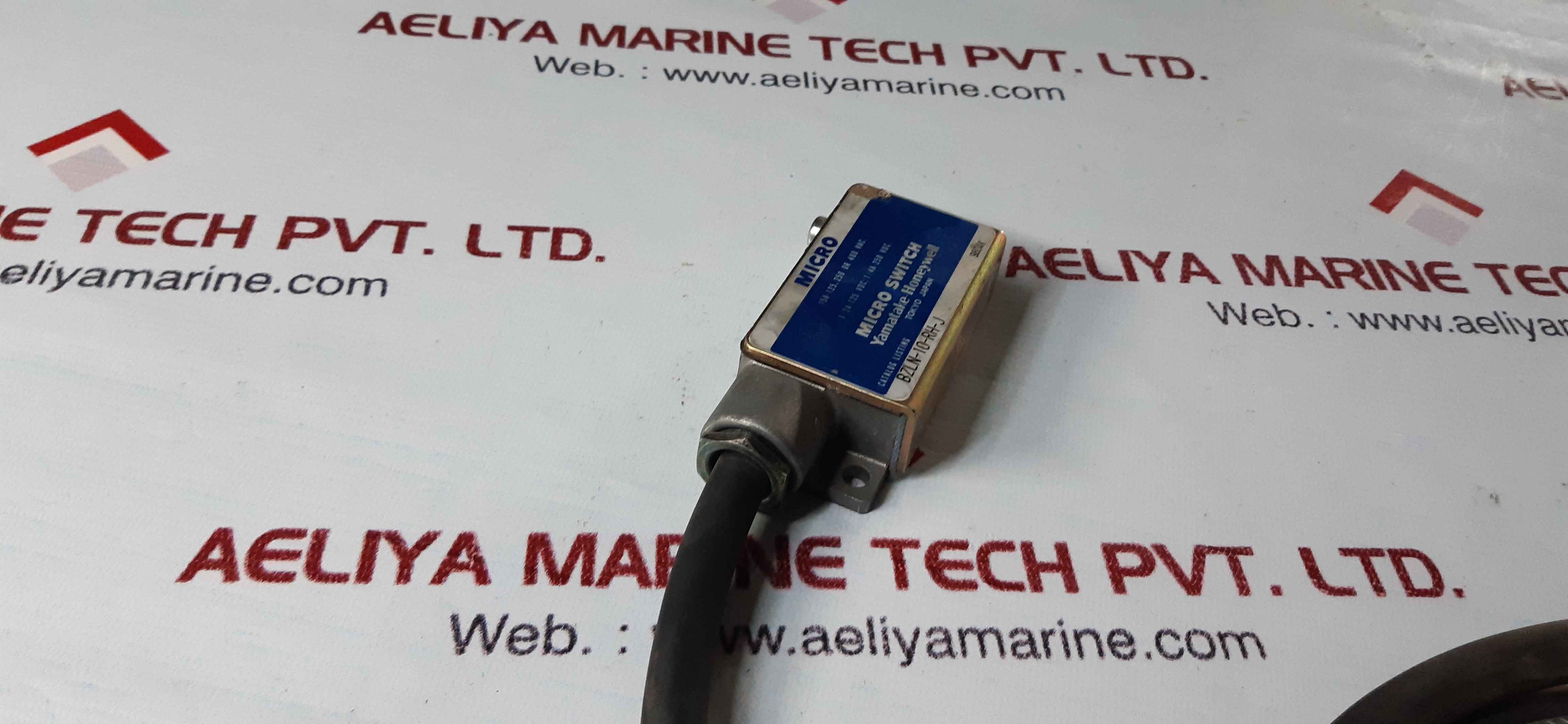 Yamatake-Honeywell BZLN-10-RH-J Micro Switch 9804K 15A-125, 250