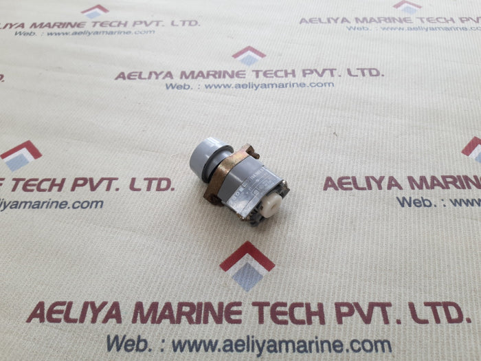 Eao 704.960.0 actuator pb red light