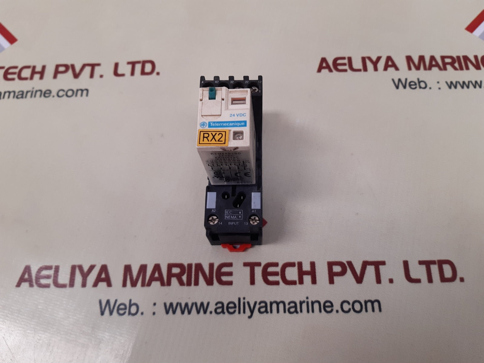 Telemecanique/Schneider Electric RXM4AB2BD Relay With Base RXZE2S114M
