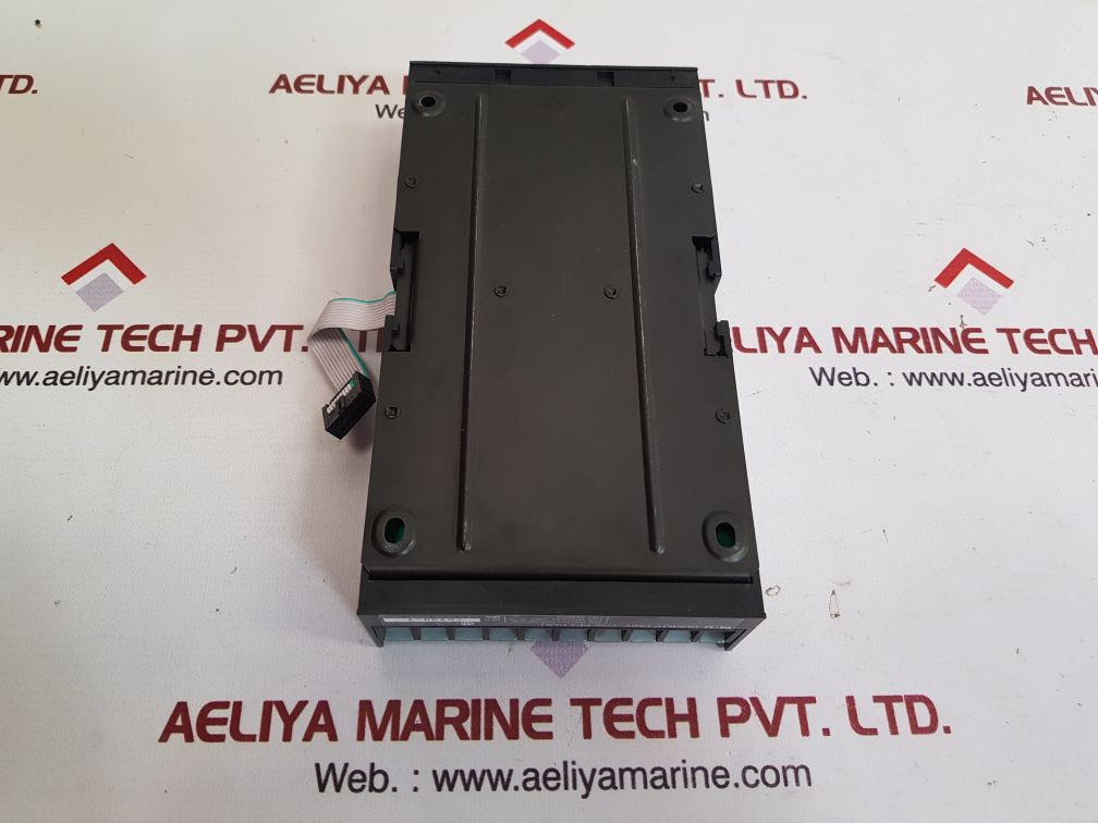 Idec Izumi Pfj-t081U Relay Output Unit With Pfj-dmu Dummy Unit