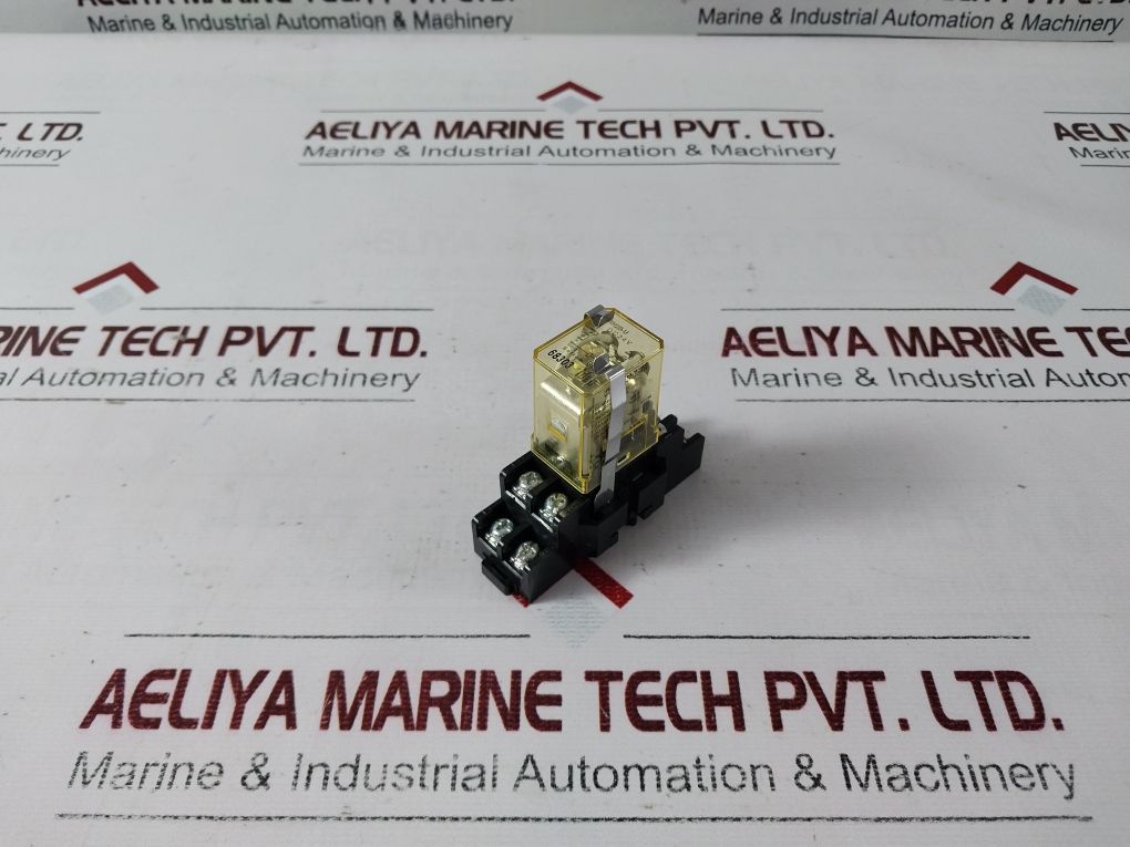 Idec Rh2B-u Relay With Sh2B-05B Socket Dc 24V 10A 240Vac/10A 30Vdc