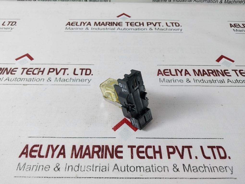 Idec Rh2B-u Relay With Sh2B-05B Socket Dc 24V 10A 240Vac/10A 30Vdc