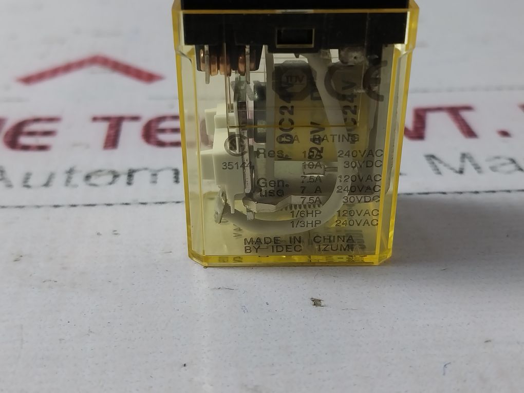 Idec Rh2B-u Relay With Sh2B-05B Socket Dc 24V 10A 240Vac/10A 30Vdc