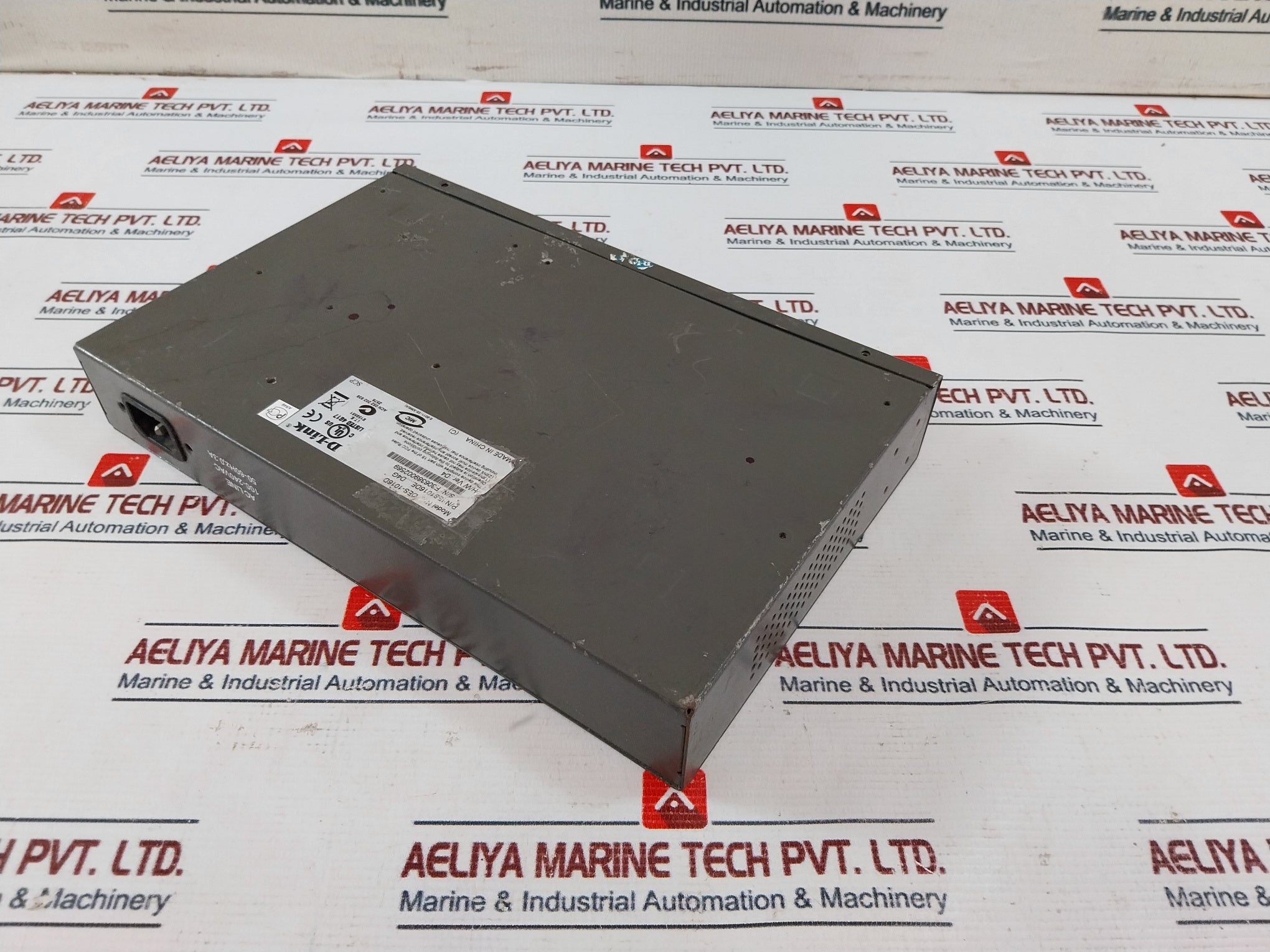 D-link Des-1016d 10/100 Fast Ethernet Switch 100-240vac 0.3a Ies1016de....d4g