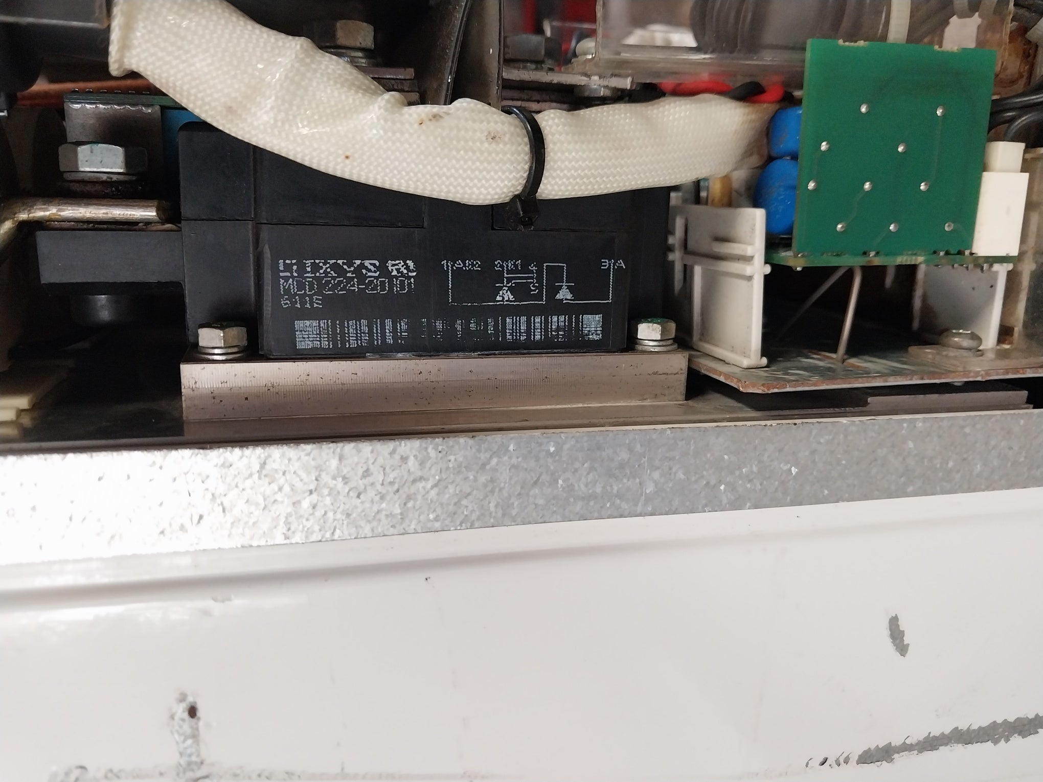 Abb Acs800-704-0910-7+0F253 Inverter Drive 3 380…690V 816A 48-63Hz Ip00