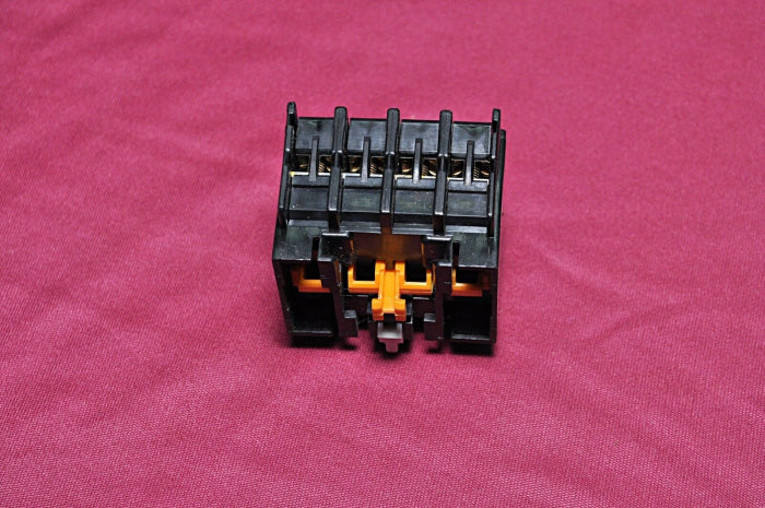 Telemecanique La1-d22 A65 Auxiliary Contact