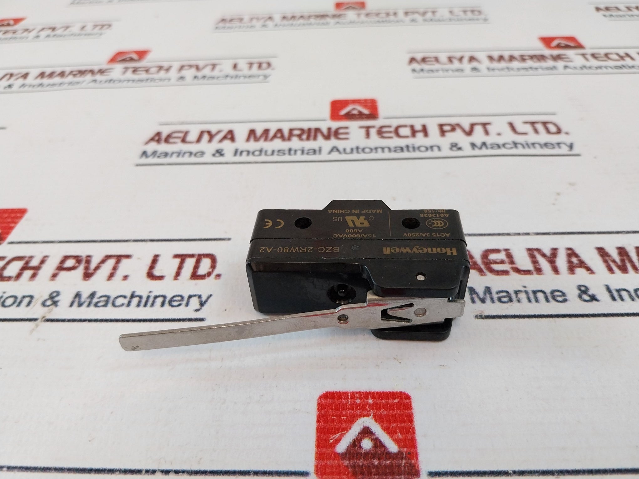 Honeywell Bzc-2Rw80-a2 Industrial Snap Action Switch, Hinge, Lever 15A/600Vac