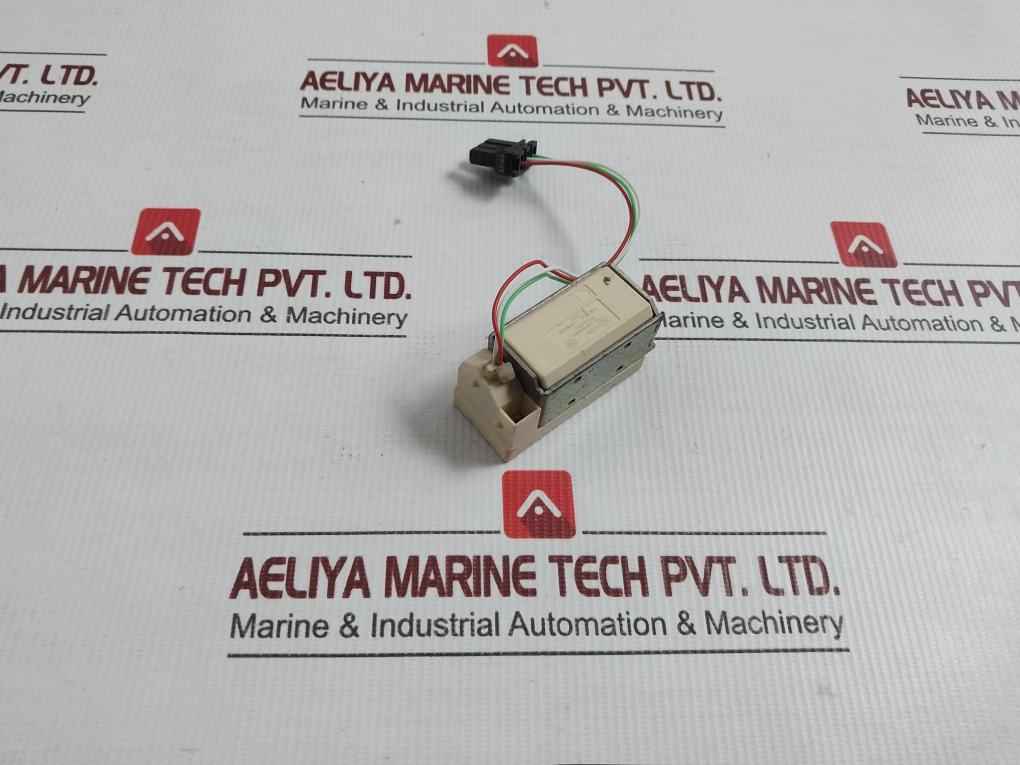 33036 Shunt Trip Coil Schneider Electric 200-250V Ac-dc