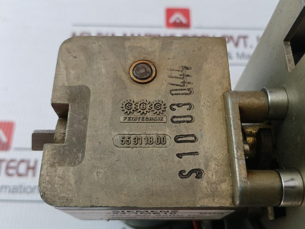 3Vf9423-1Me10 Motor Operating Mechanism Siemens 220/240V Ac