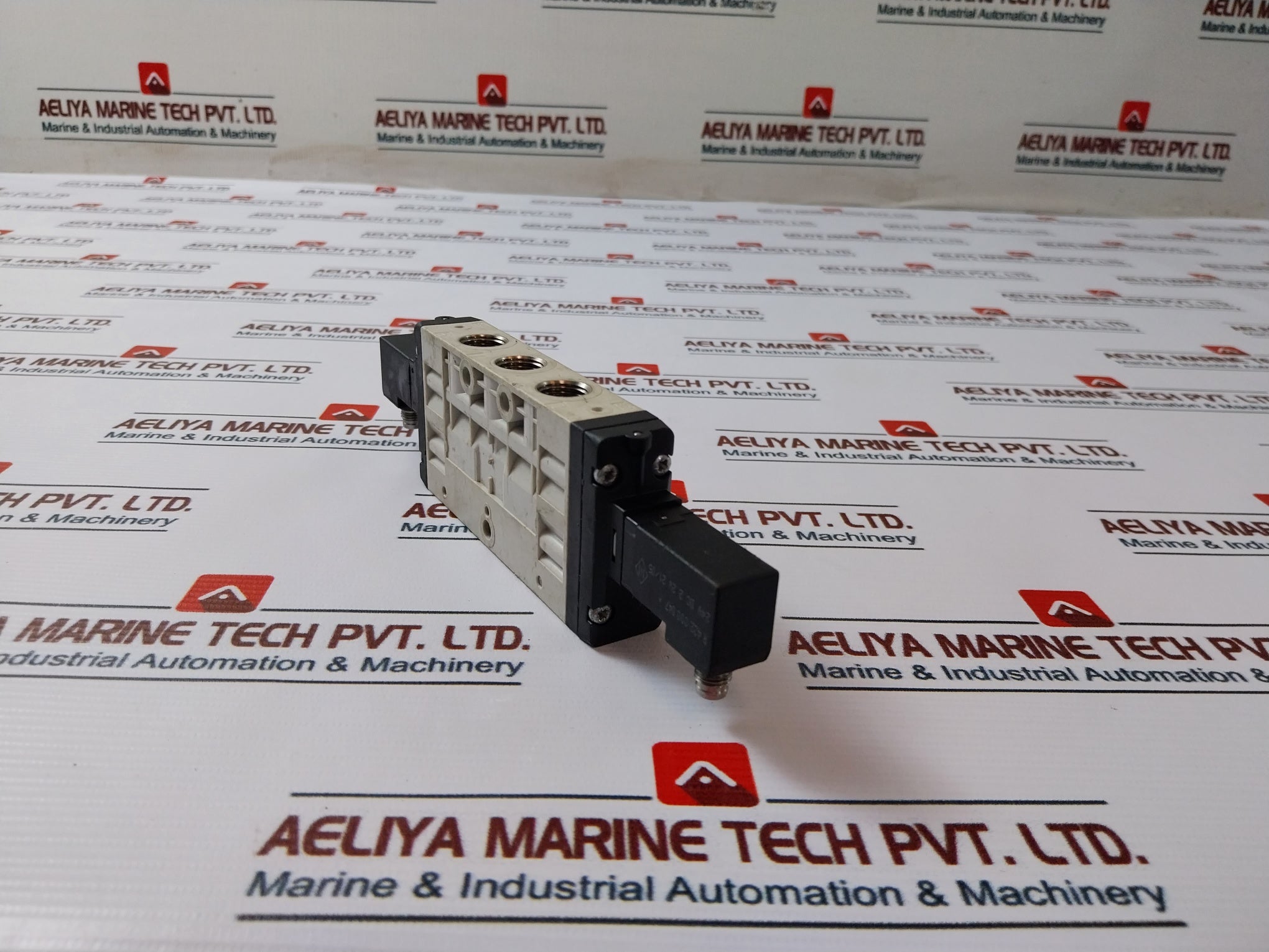 Rexroth R 422 000 047 Pneumatic Directional Control Valve 24V Dc 2.2 W 10 Bar