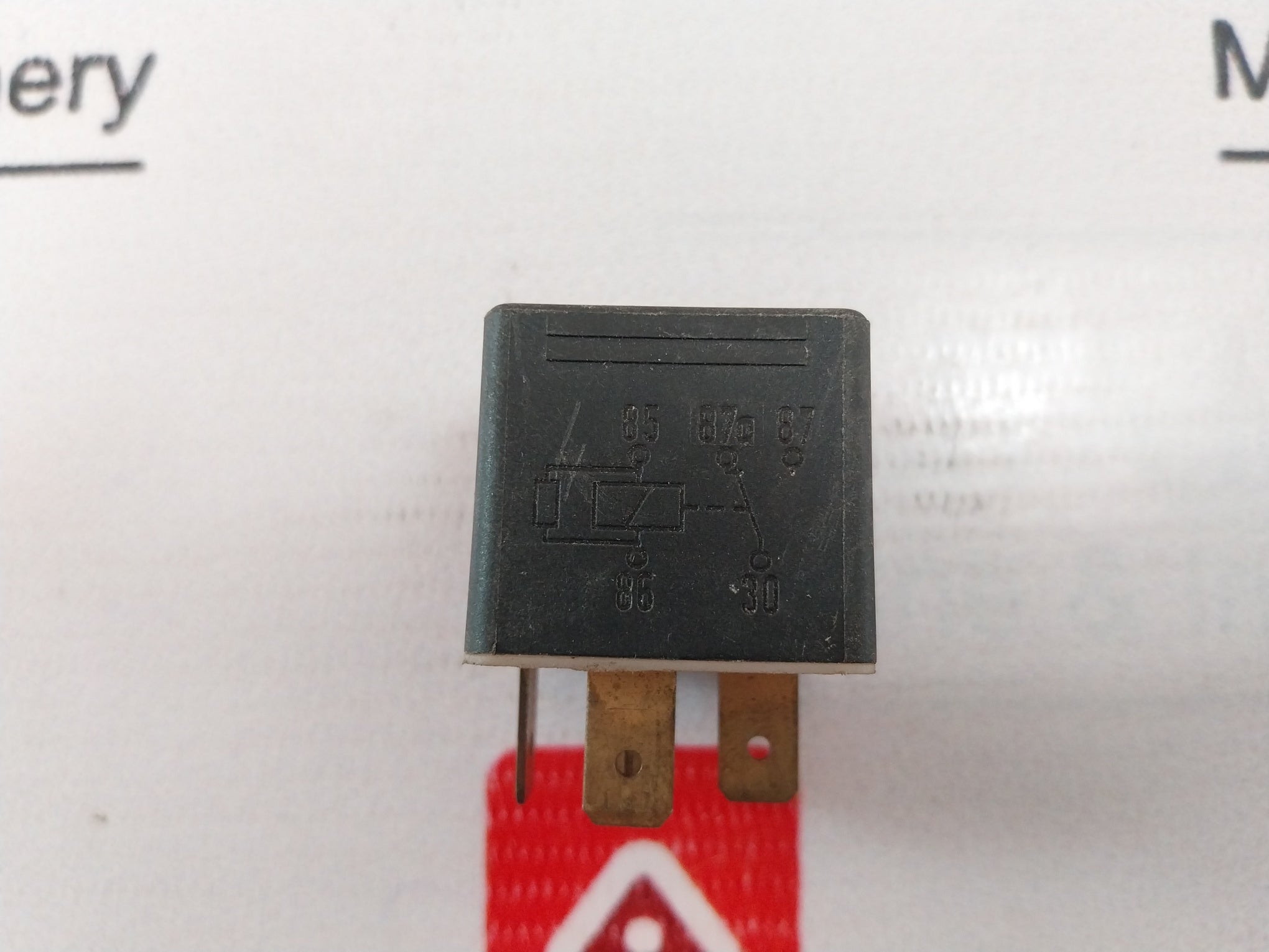 Bosch Volvo 0 332 209 214 Relay 24V