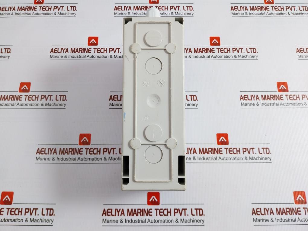 83092 Unika Interlocked Socket 32A Schneider Electric