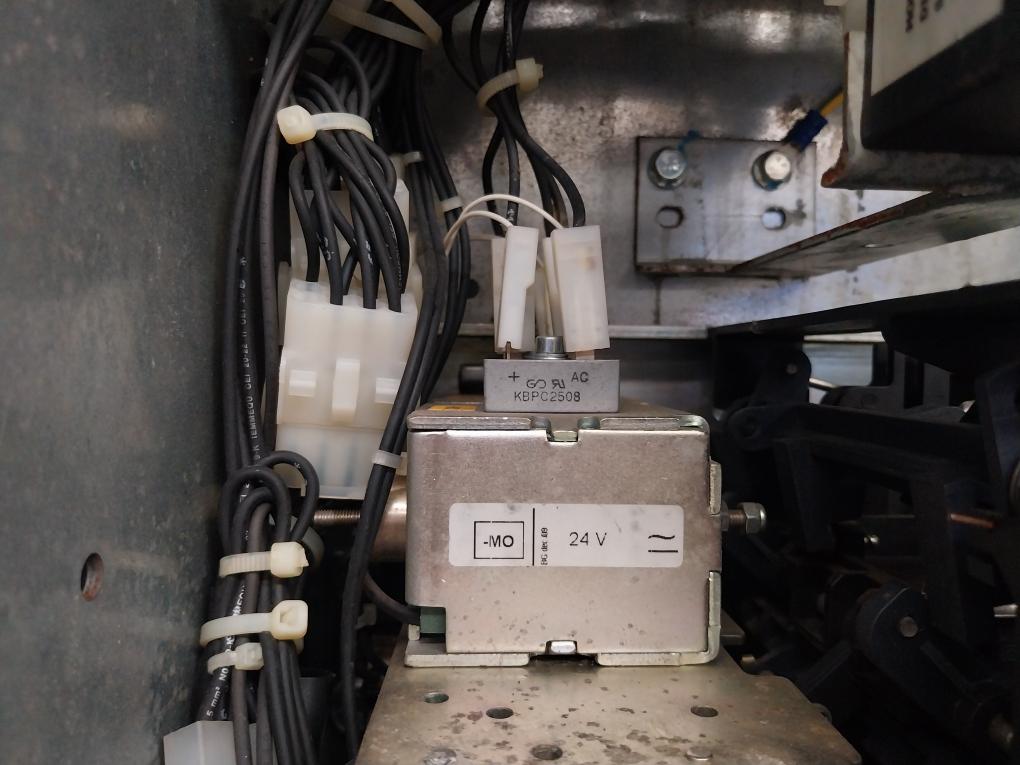 Abb Hd4/Sg 12.12.32 Sf6 Circuit Breaker 1250 A 12 Kv 50/60 Hz