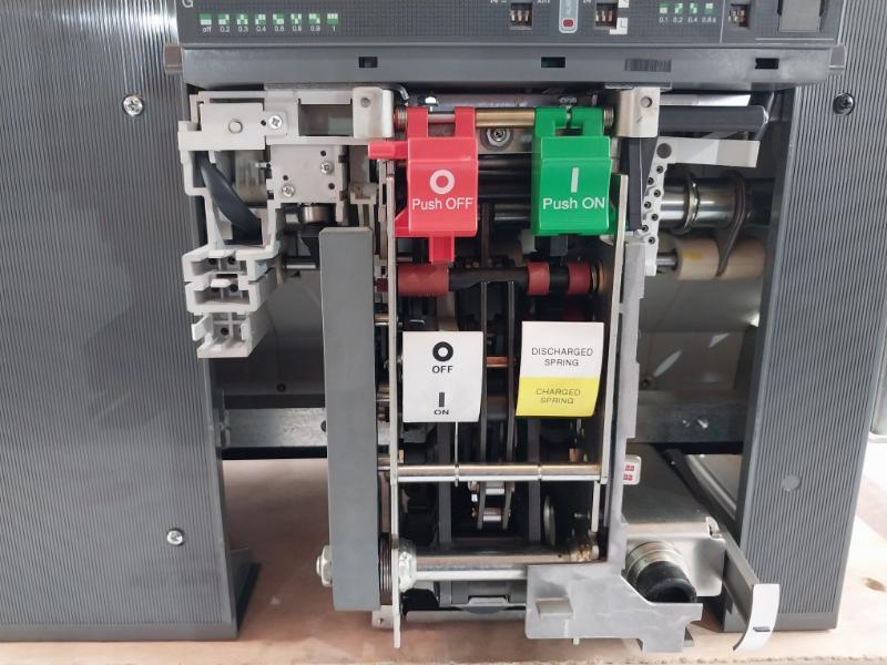 Abb Sace E3N 25 Acb Air Circuit Breaker 2500A 690V 3A 400Vac 50-60Hz