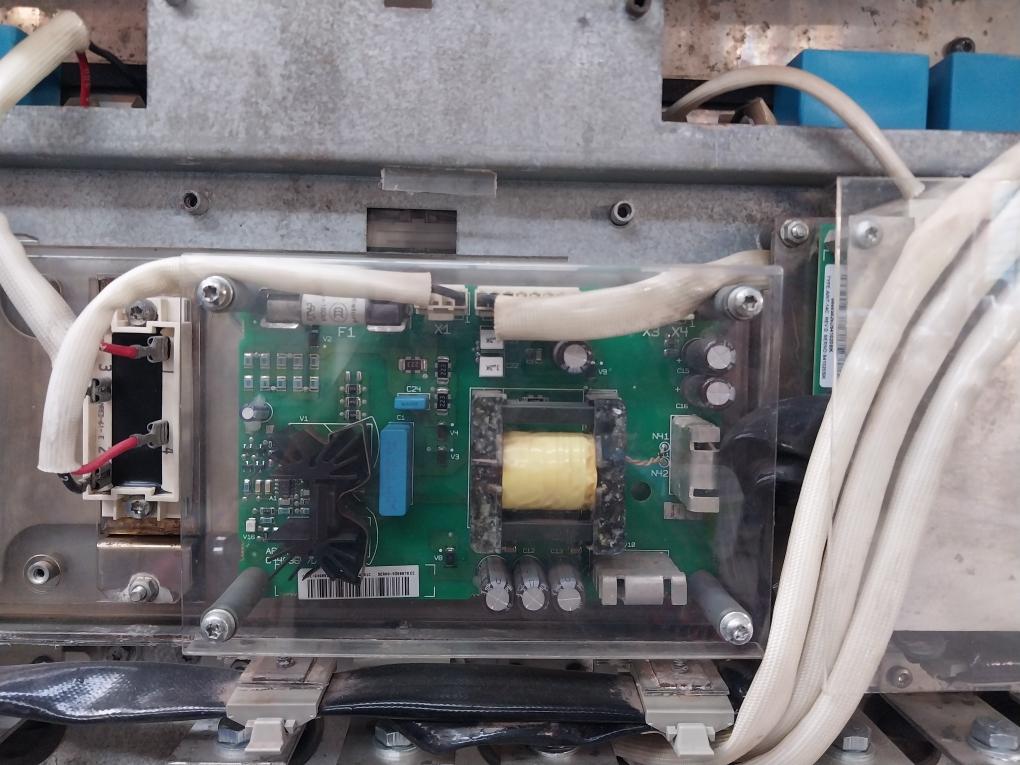 Abb Acs800-104-0580-7+E205+V991 Inverter Drive Module 68685192 709–976 Vdc,583 A