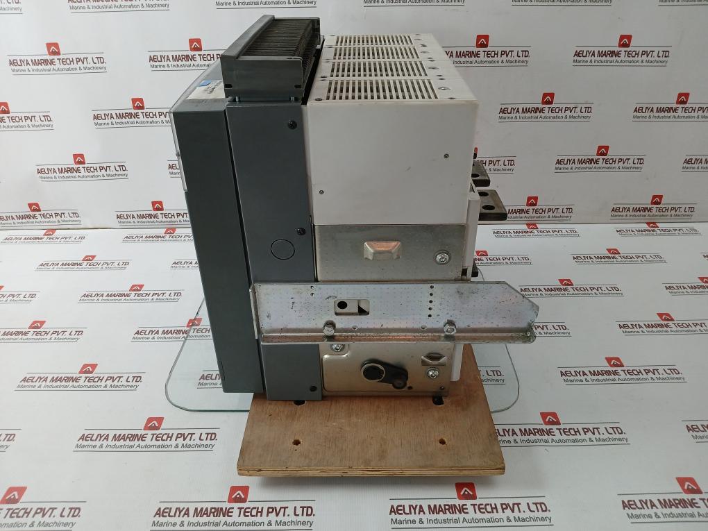 Abb Sace E1N 16 Sace Emax Circuit Breaker 400V Ac 3A Bm46102200 ~50-60 Hz