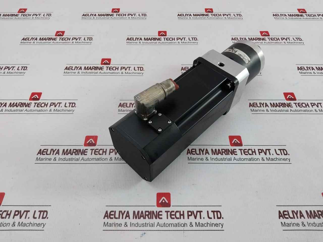 B&R 8Lsa35.Db030S200-3 Synchronous Motor With Planetary Gearbox 8Gp30-080--025S