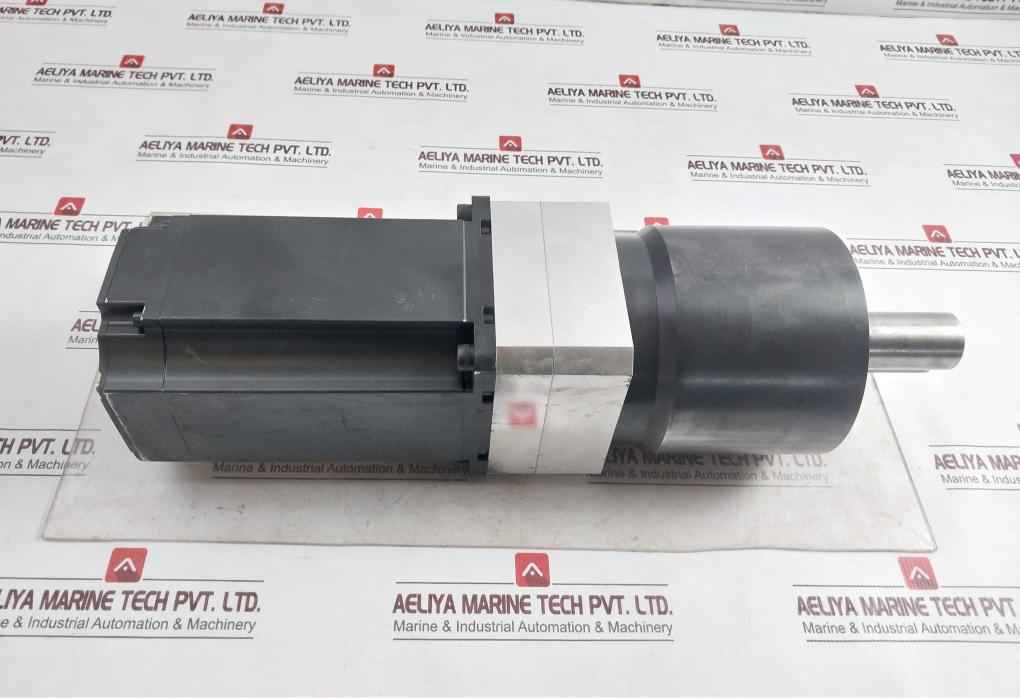 B&r 8lsa55.db030s200-3 Synchronous Motor Rev C8 Ip64 E235396