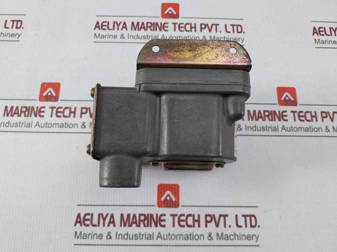 Barksdale D1T-m80Ss-s0018 Pressure Or Vacuum Actuated Switch 5-80 Psi