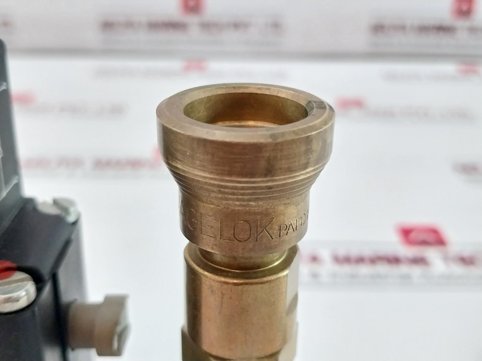 Burkert 0331 C 5/32 Fkm Br Dual Solenoid Valve 24V Dc 8W