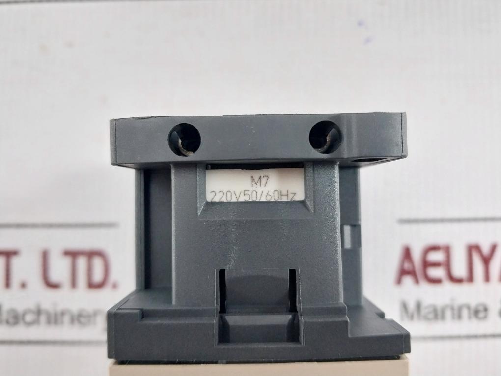 Cad32M7 Control Relay 220V 50/60Hz Schneider Electric