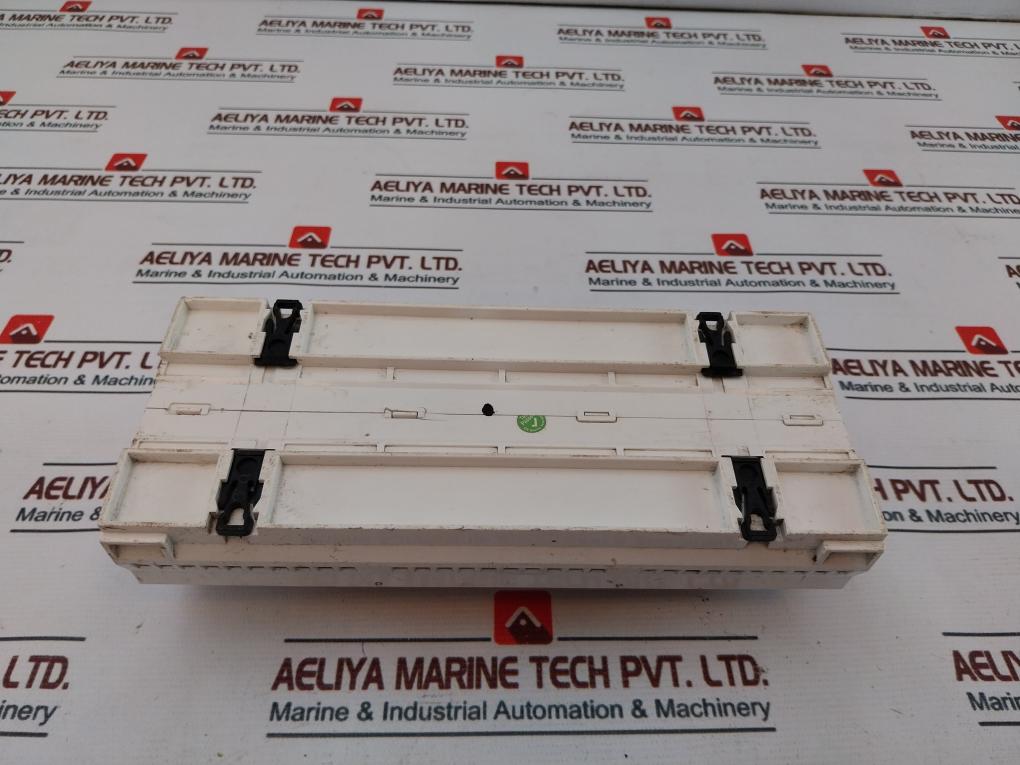 Clipsal Voltage Free Relay C-bus2 Output 240V~ 50-60Hz