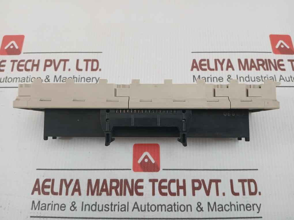 Connector Terminal Block Conversion Unit Xw2B-34G5 Omron