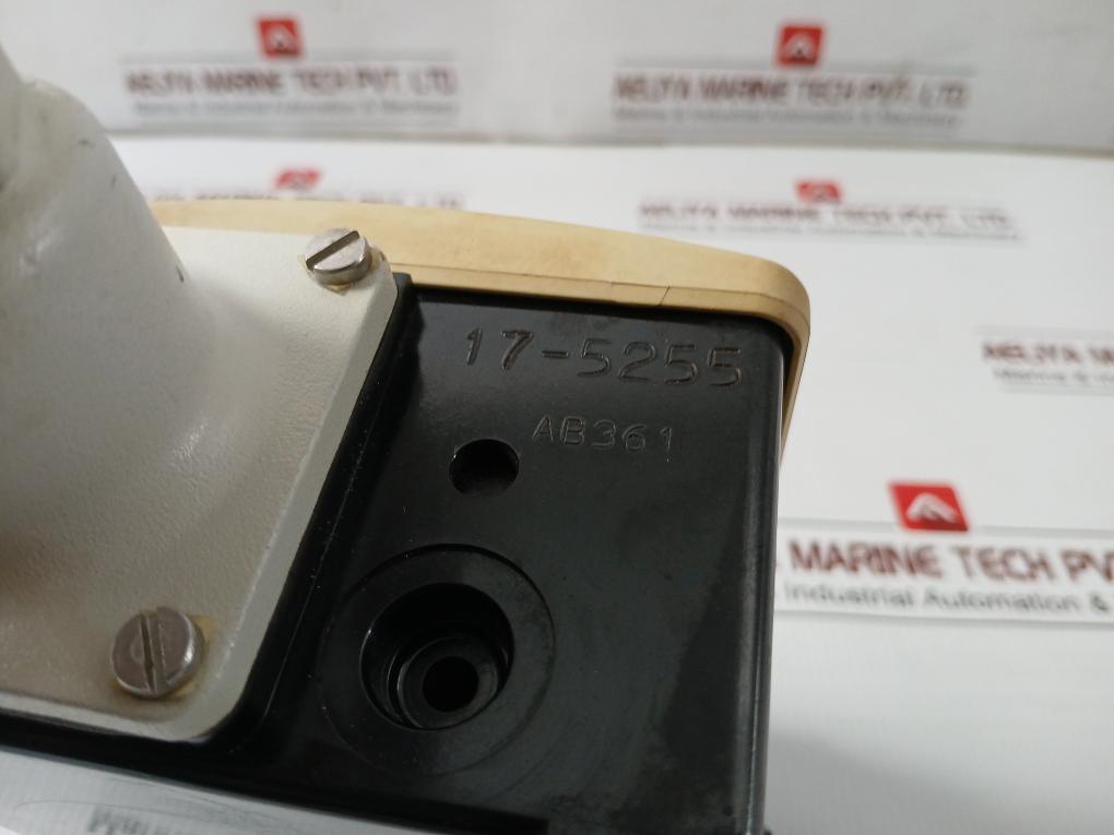 Danfoss Mechanical Pressure Switch 4–17 Bar Rt5