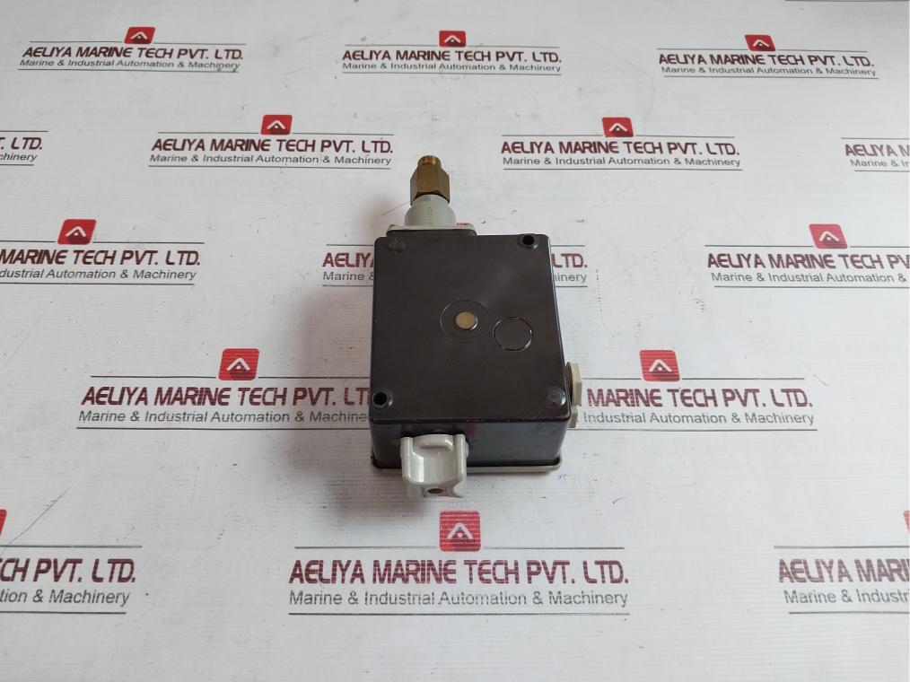 Danfoss Rt 200 Pressure Switch 017A1692, 017-4030 12W 12-220V 0.2-6 Bar 3-17 Psi