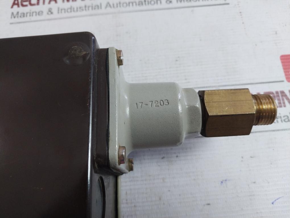 Danfoss Rt 200 Pressure Switch 017A1692, 017-4030 12W 12-220V 0.2-6 Bar 3-17 Psi