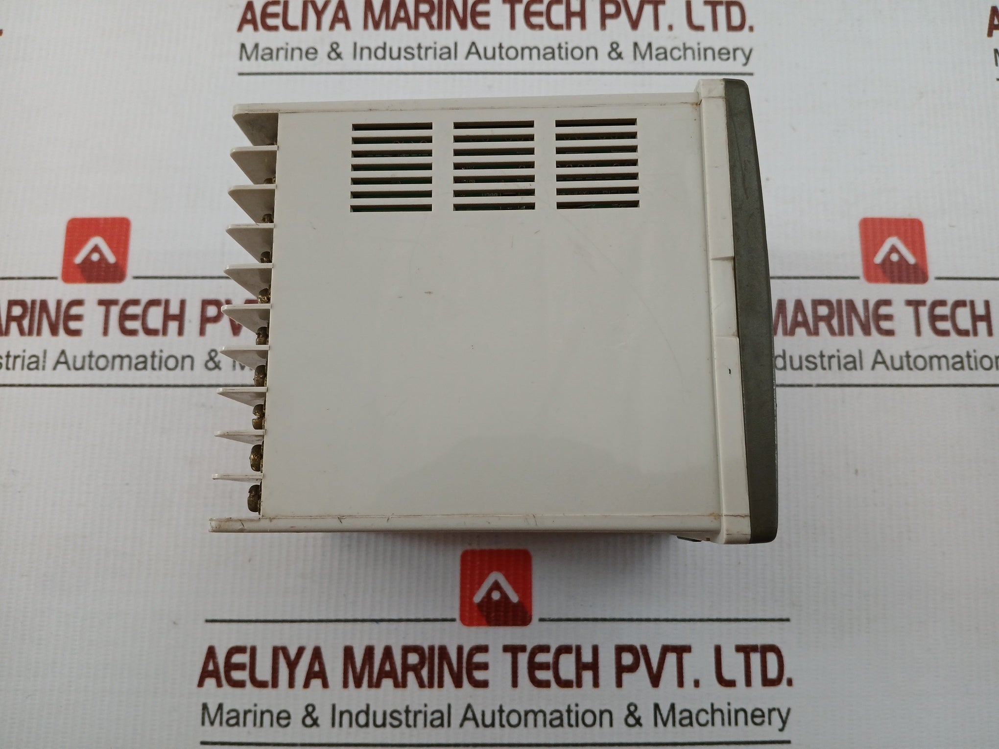 Digital Temperature Controller 100-240Vac Yamatake Sdc21