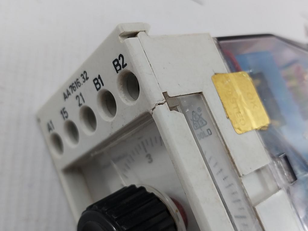 E. Dold & Sohne On-delay Timer 0,2S-60H Part No: Aa 7616.32