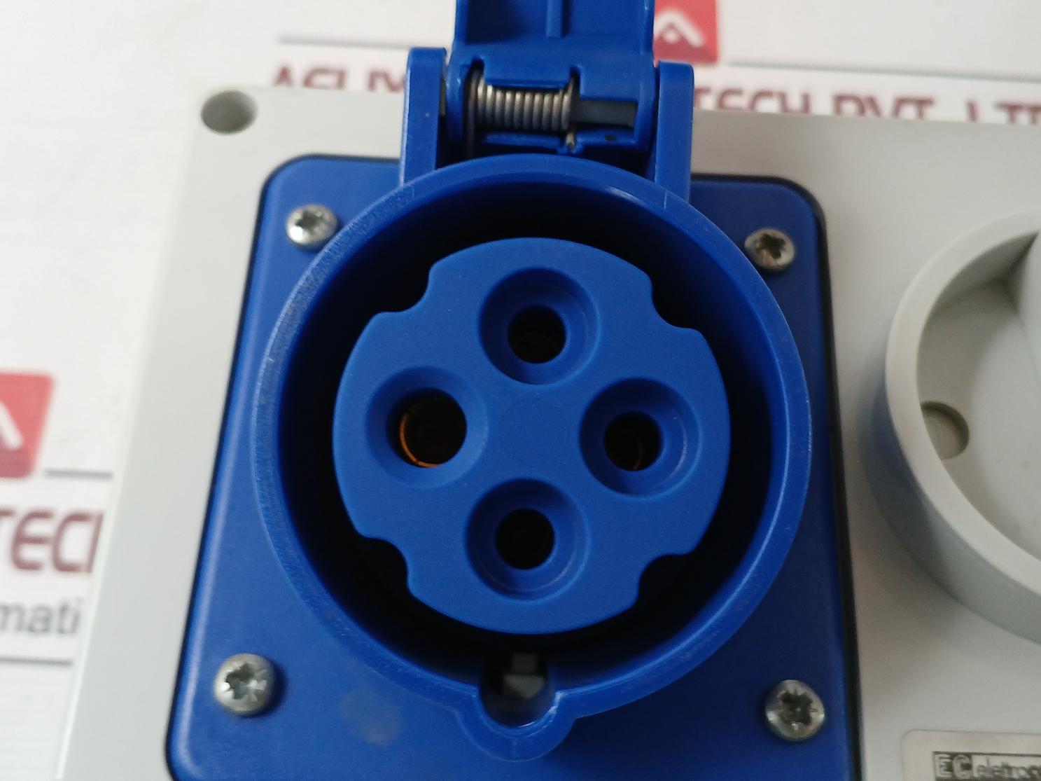 Ec Elettrocanali Ec692901 Industrial Socket With Rotary Isolator Switch Ec69250