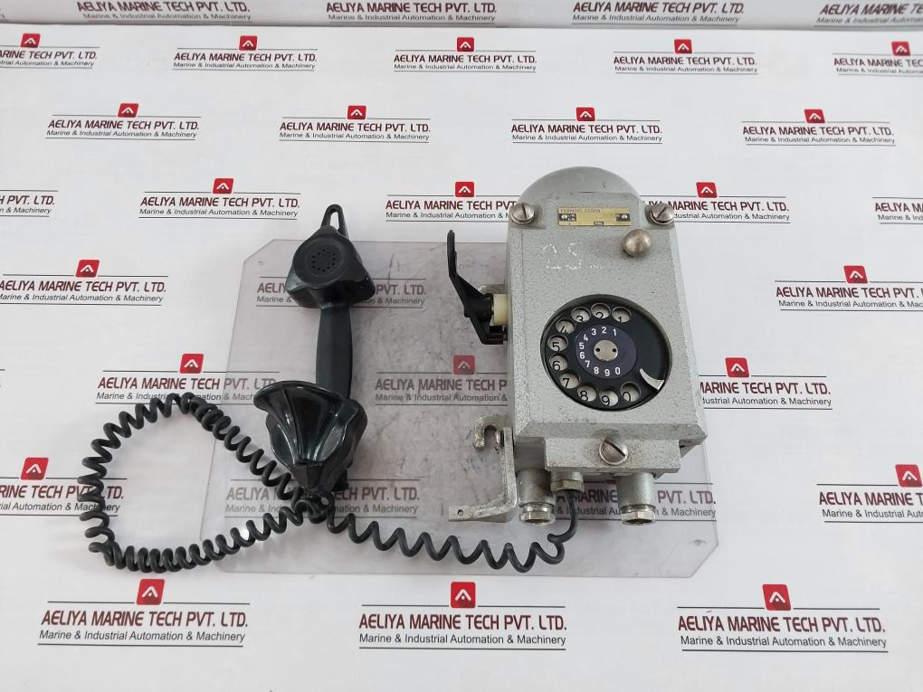 Fernsig Essen 5111 Z Vintage Captain Rotary Telephone 25-50Hz 9602/1480