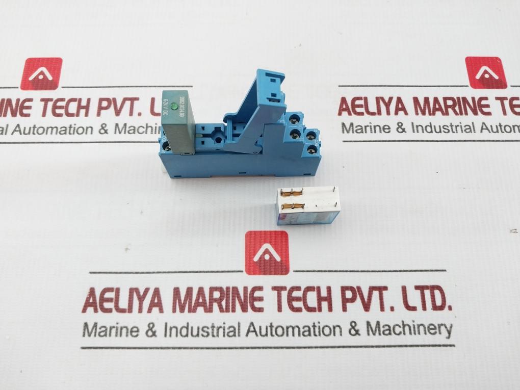 Finder 10A 250V Relay With Soket 44.62S
