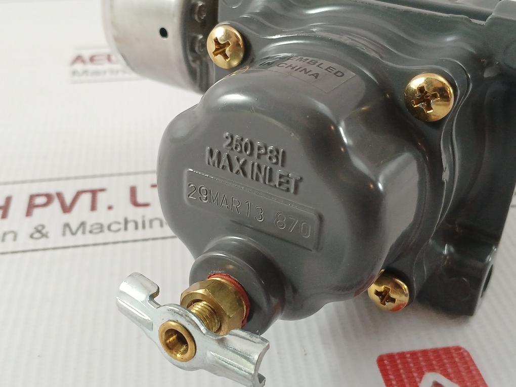 Fs-67cfr-235-Instrument-Supply-Regulator-With-Brass-Gauge-By-Fisher-10