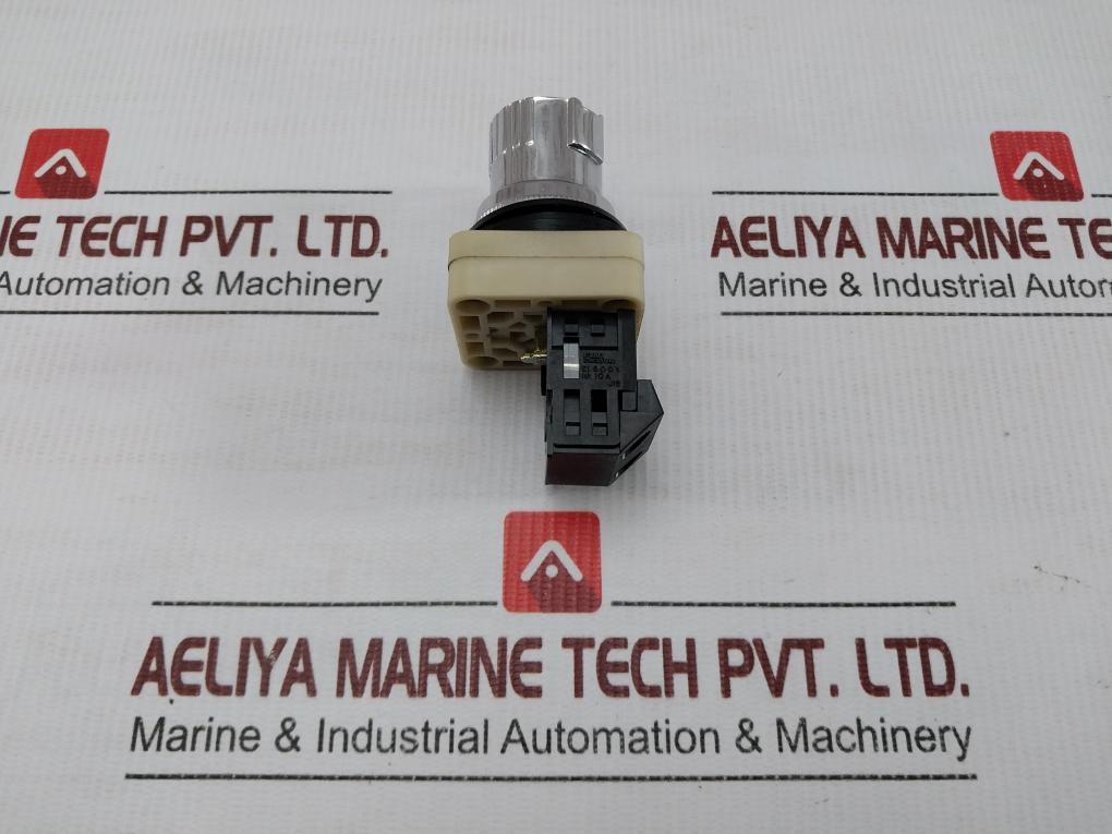 Fuji-Electric-Command-Switch-600V-10A-Ah30-s6R10-209819-3