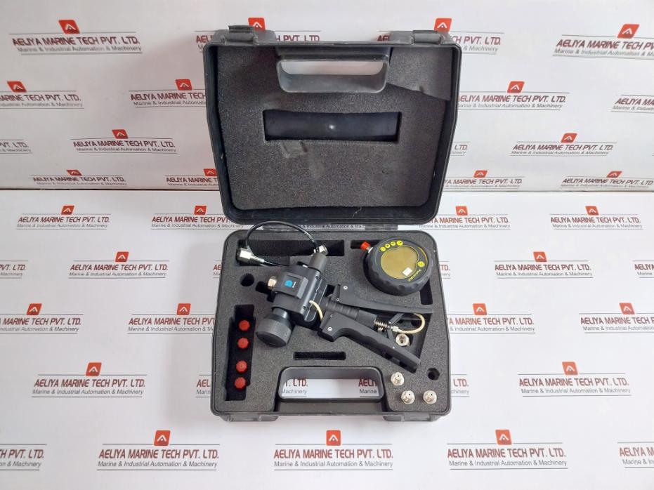 Portable Hydraulic Pressure Calibrator Kit 1000 Bar Dpi 104-is General Electric