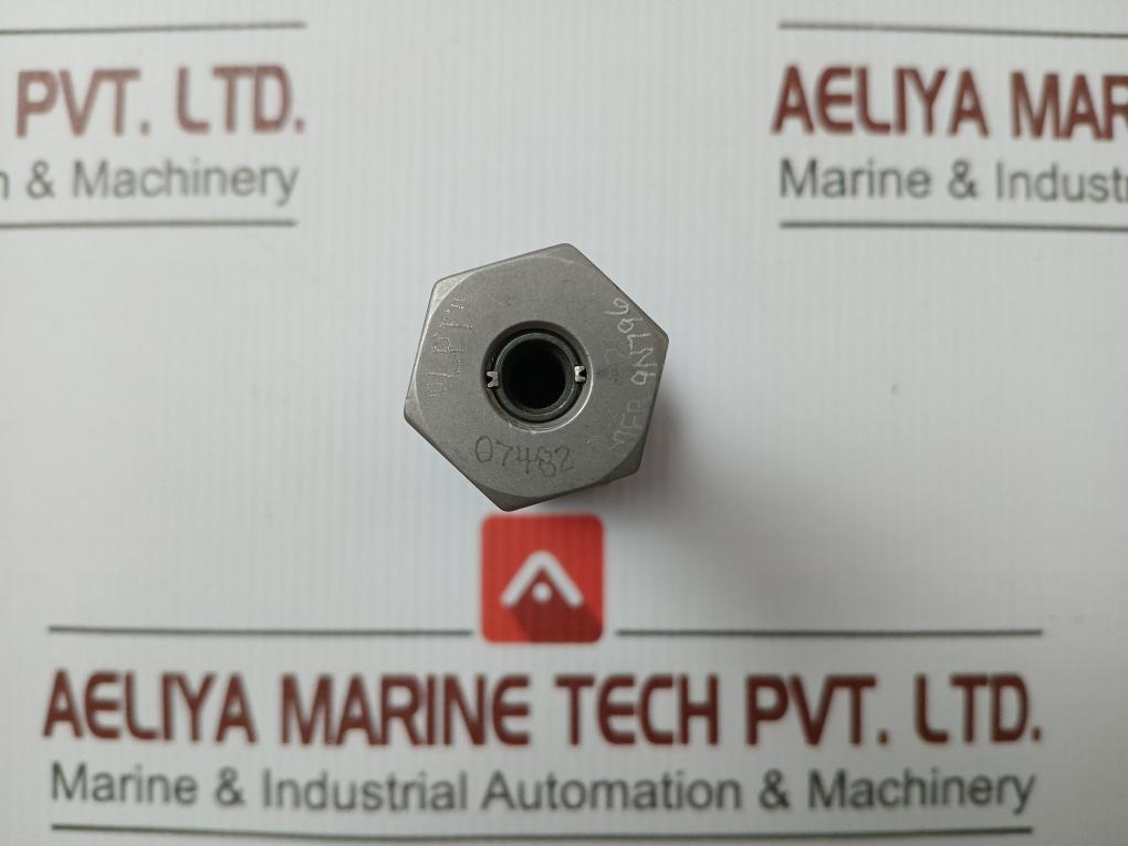 High-pressure Fluid Bolt (Fitting) 9N796