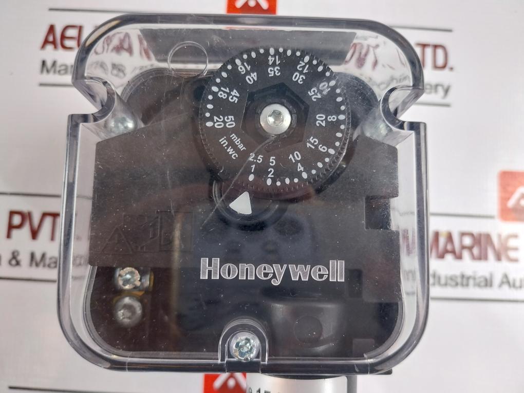 Honeywell C6097A3053 Gas Pressure Switch 240Vac 1/4" Npt