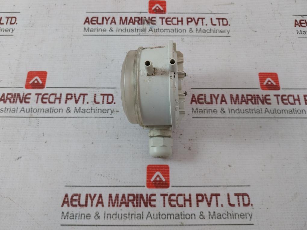 Huba Control 604.9000000 Differential Pressure Switch 0.2–3 Mbar Ip54 Max 75Mbar