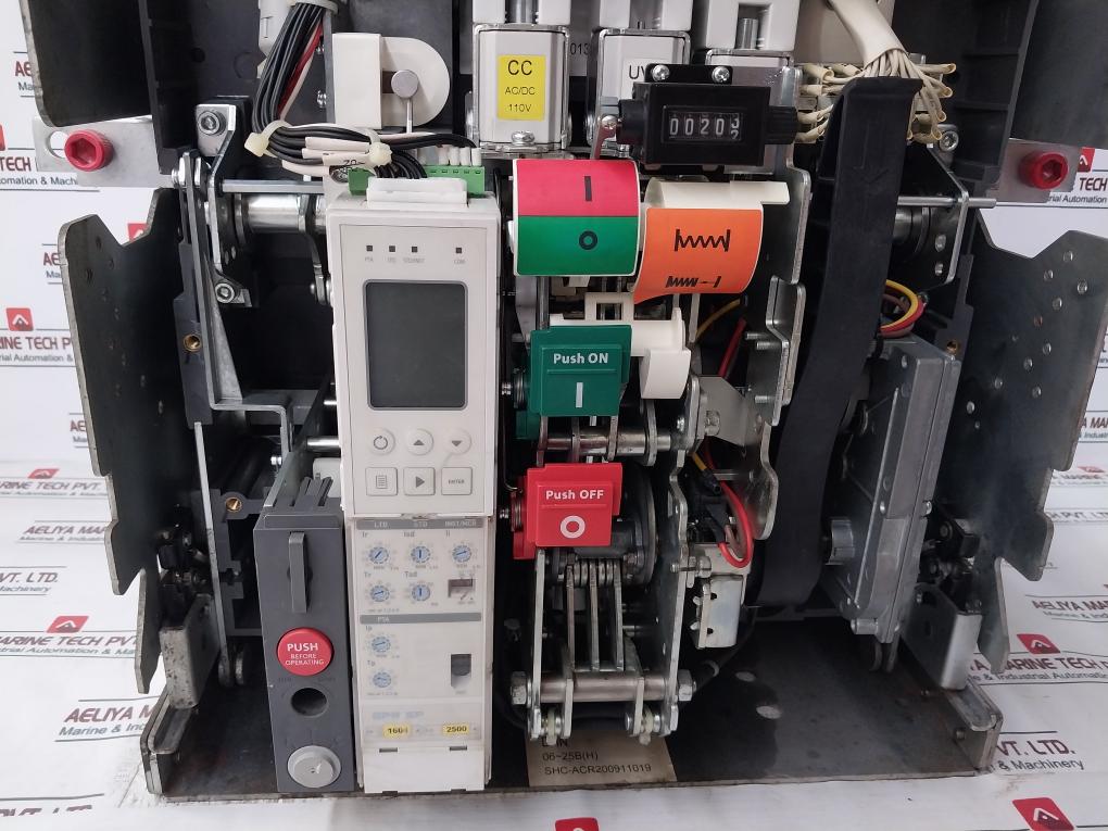 Hyundai Hgn25b3b Air Circuit Breaker 3 Pole 2500a 50/60hz 12kv 1000v