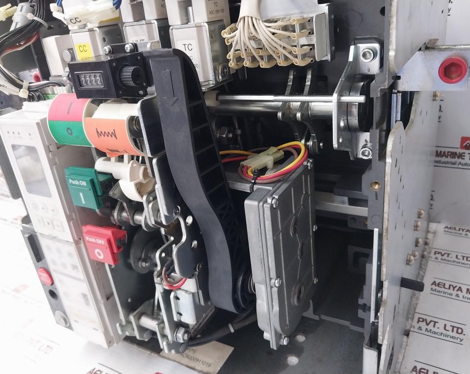 Hyundai Hgn25b3b Air Circuit Breaker 3 Pole 2500a 50/60hz 12kv 1000v