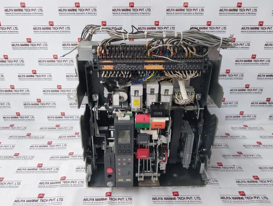 Hyundai Electric Uan25b3b Air Circuit Breaker 3 Pole 2500a 12kv 1000v