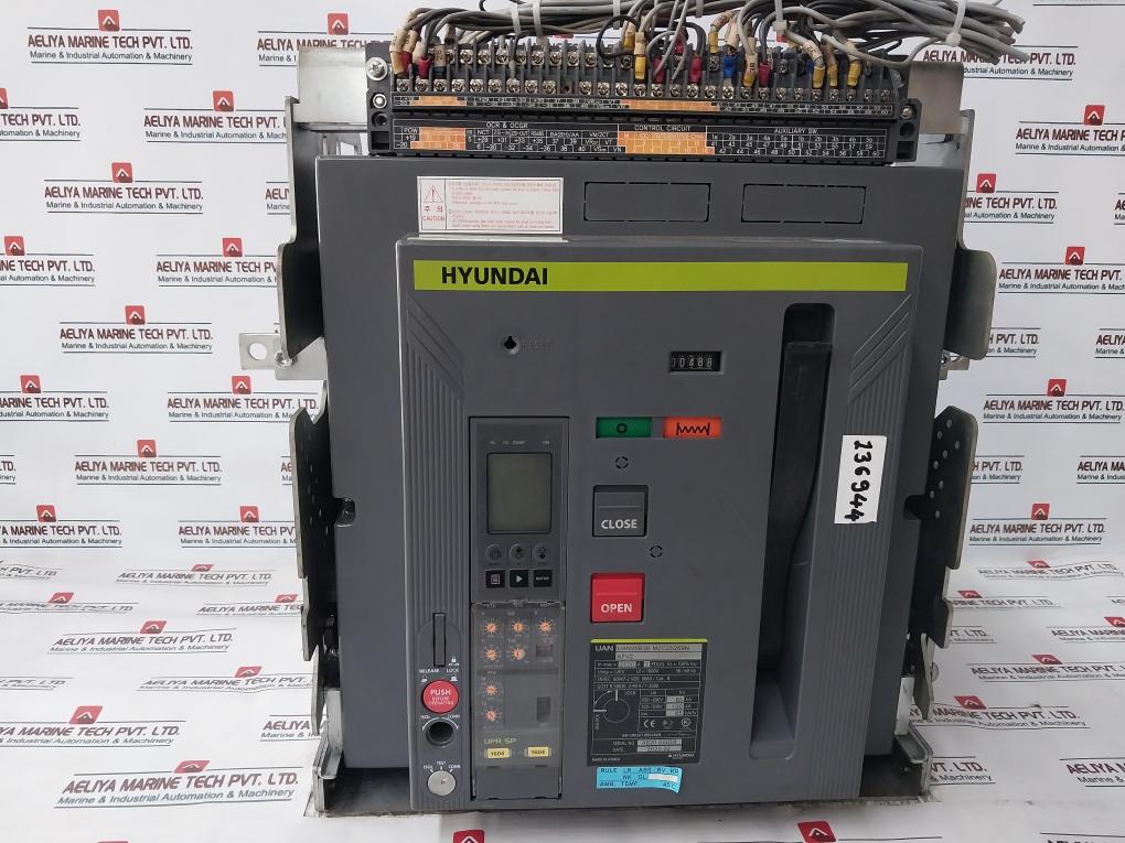 Hyundai Electric Uan25b3b Air Circuit Breaker 3 Pole 2500a 12kv 1000v