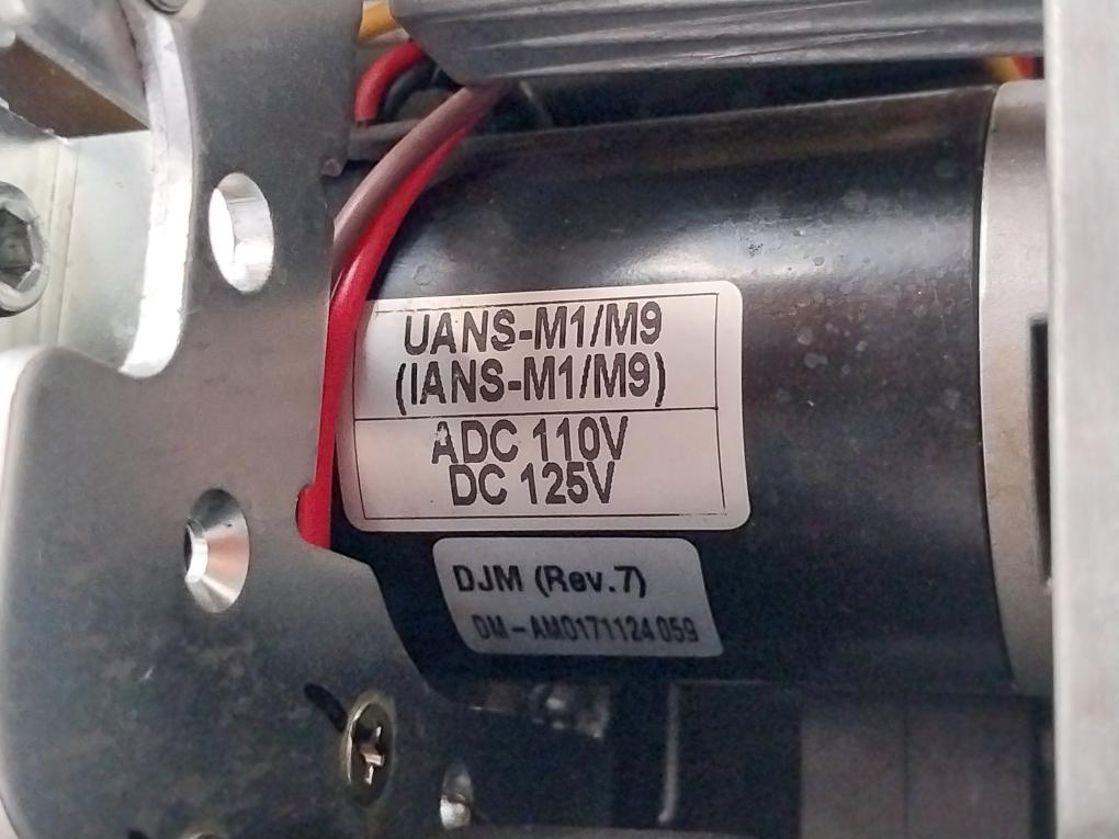 Hyundai Electric Uan25b3b Air Circuit Breaker 3 Pole 2500a 12kv 1000v